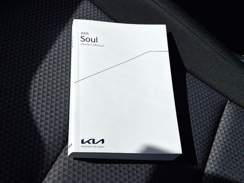 Used 2025 Kia Soul LX w/ LX Technology Package FWD image 26