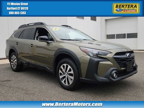 Certified 2025 Subaru Outback Premium AWD/4WD image 1