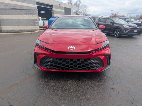 Certified 2025 Toyota Camry SE w/ Convenience Package image 2