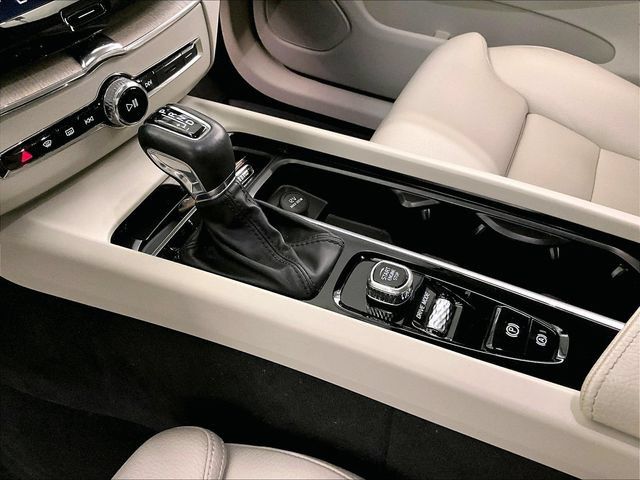 Used 2020 Volvo XC60 T6 Inscription w/ Protection Package Premier AWD/4WD image 17
