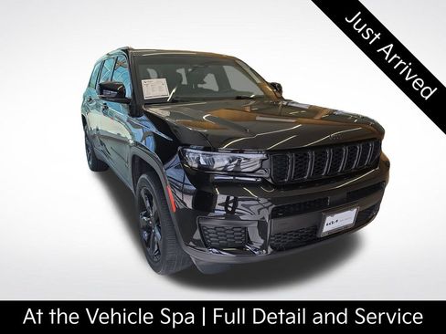 Used 2023 Jeep Grand Cherokee L Laredo RWD image 11