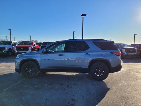 Used 2023 Chevrolet Traverse LT w/ Midnight/Sport Edition image 7