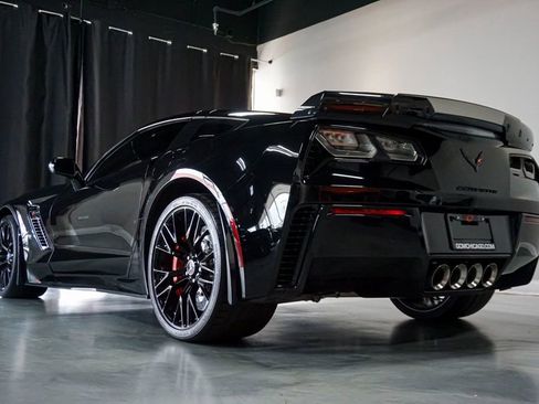 Used 2015 Chevrolet Corvette Z06 w/ 3LZ Preferred Equipment Group RWD image 32