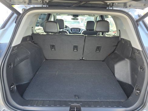 Used 2024 GMC Terrain SLT w/ Tech Package FWD image 16