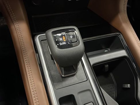 Used 2025 Nissan Pathfinder Platinum AWD/4WD image 19