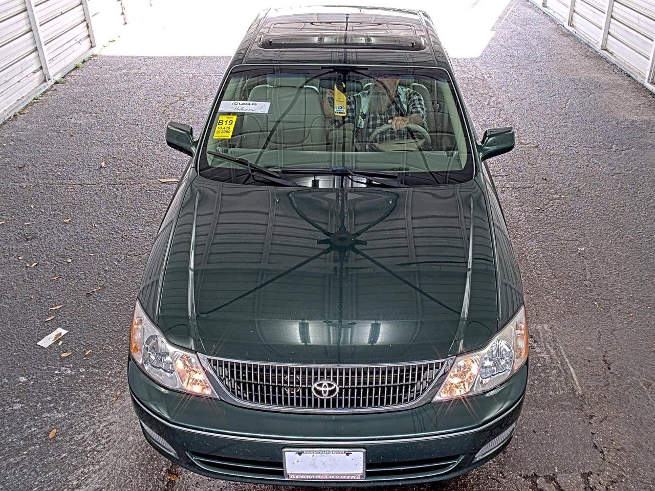 Used 2000 Toyota Avalon XL FWD image 2