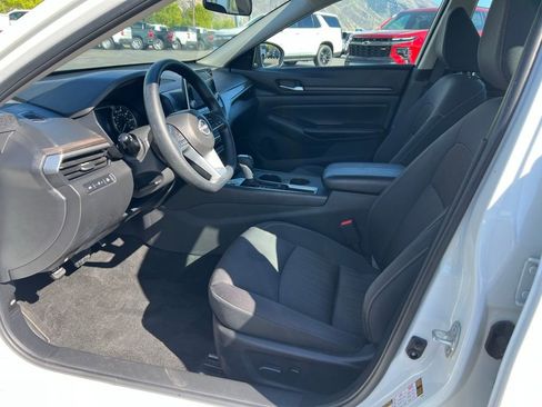 Used 2025 Nissan Altima 2.5 SV FWD image 27