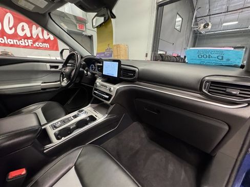 Used 2022 Ford Explorer XLT w/ Equipment Group 202A AWD/4WD image 12