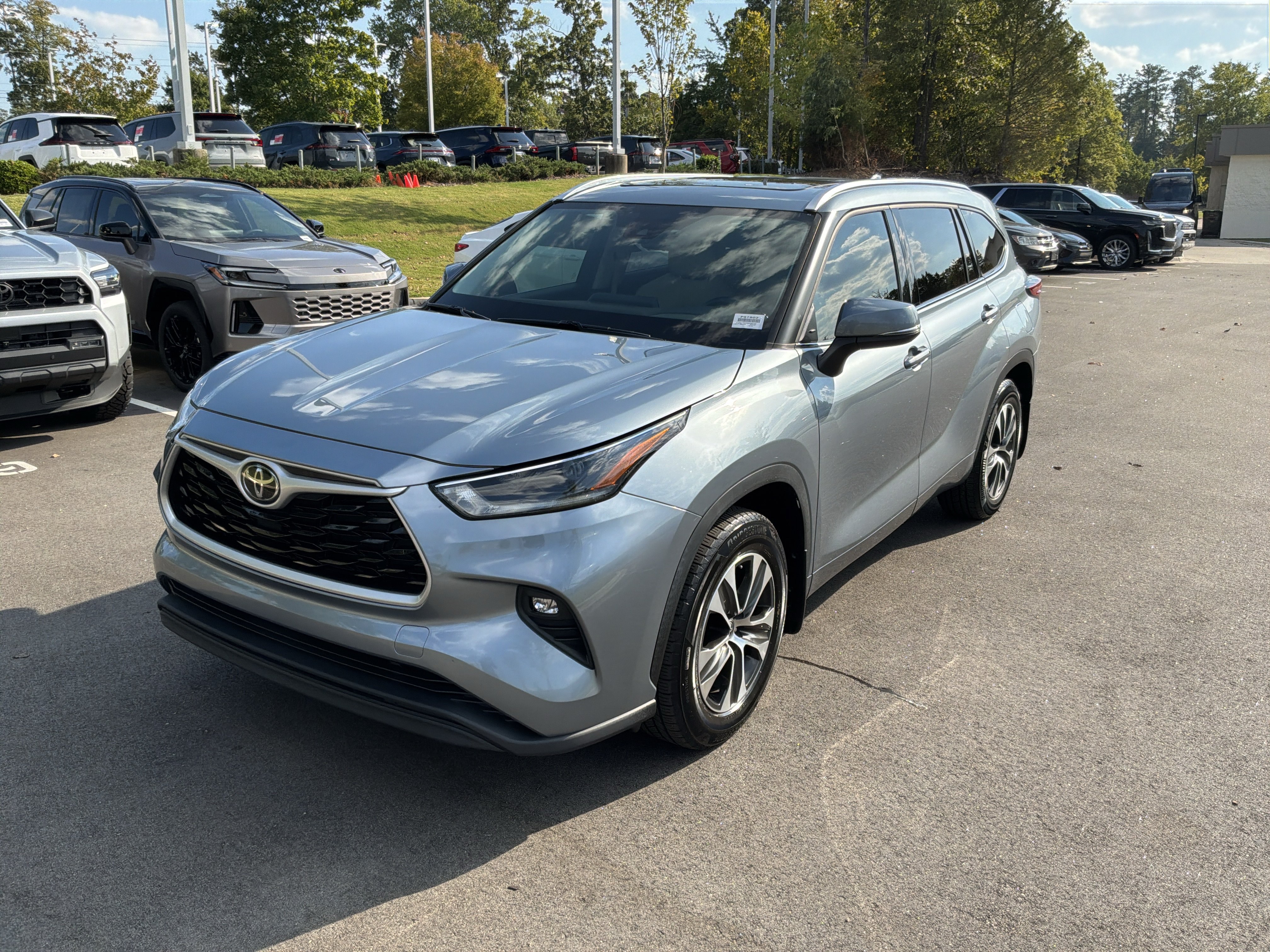 Used 2021 Toyota Highlander XLE FWD image 5