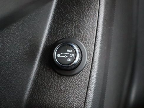 Used 2018 Chevrolet Traverse LT image 27