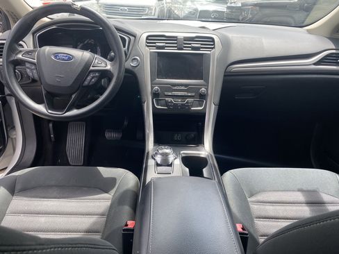 Used 2019 Ford Fusion SE FWD image 17