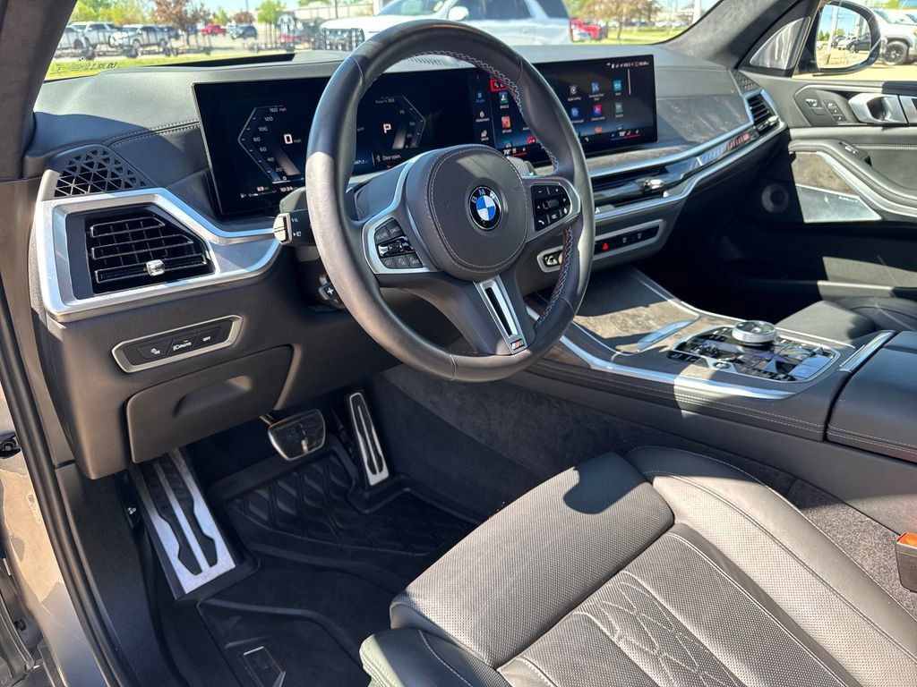 Used 2025 BMW X7 M60i AWD/4WD image 12