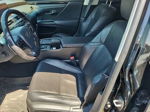 Used 2019 Lexus ES 300h w/ Premium Package FWD image 4