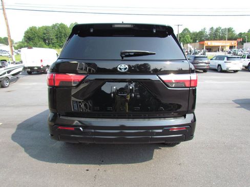 Used 2023 Toyota Sequoia Platinum AWD/4WD image 6
