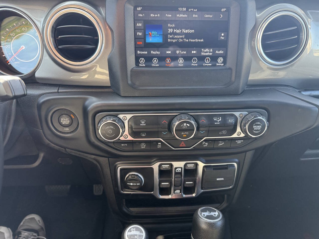 Used 2019 Jeep Wrangler Unlimited Sahara w/ Safety Group AWD/4WD image 10