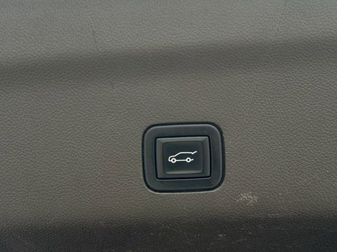 Used 2022 GMC Yukon SLT w/ SLT Premium Package image 35