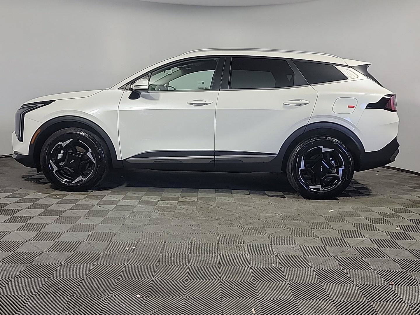 Certified 2026 Kia Sportage EX AWD/4WD image 8