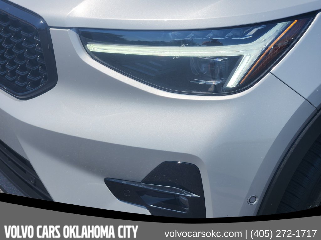 Certified 2024 Volvo XC40 B5 Plus w/ Protection Package Premier AWD/4WD image 8