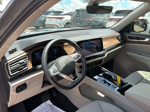 Used 2024 Volkswagen Atlas SE FWD image 20
