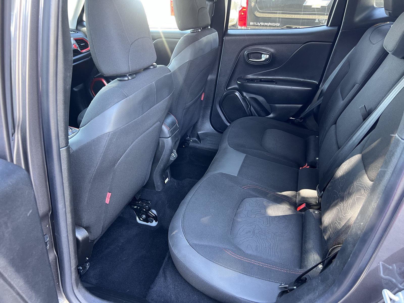 Used 2021 Jeep Renegade Trailhawk AWD/4WD image 33