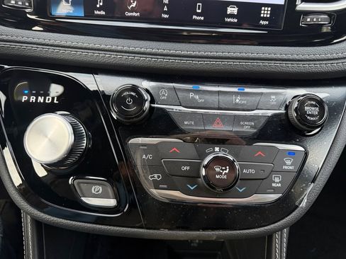 New 2026 Chrysler Pacifica Limited w/ S Appearance Package image 29