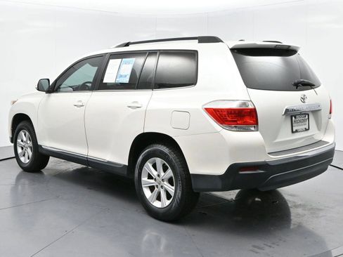 Used 2012 Toyota Highlander SE w/ Tow Pkg FWD image 5