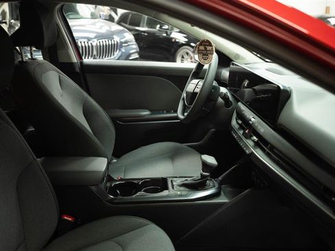 Used 2025 Kia K4 LXS image 12