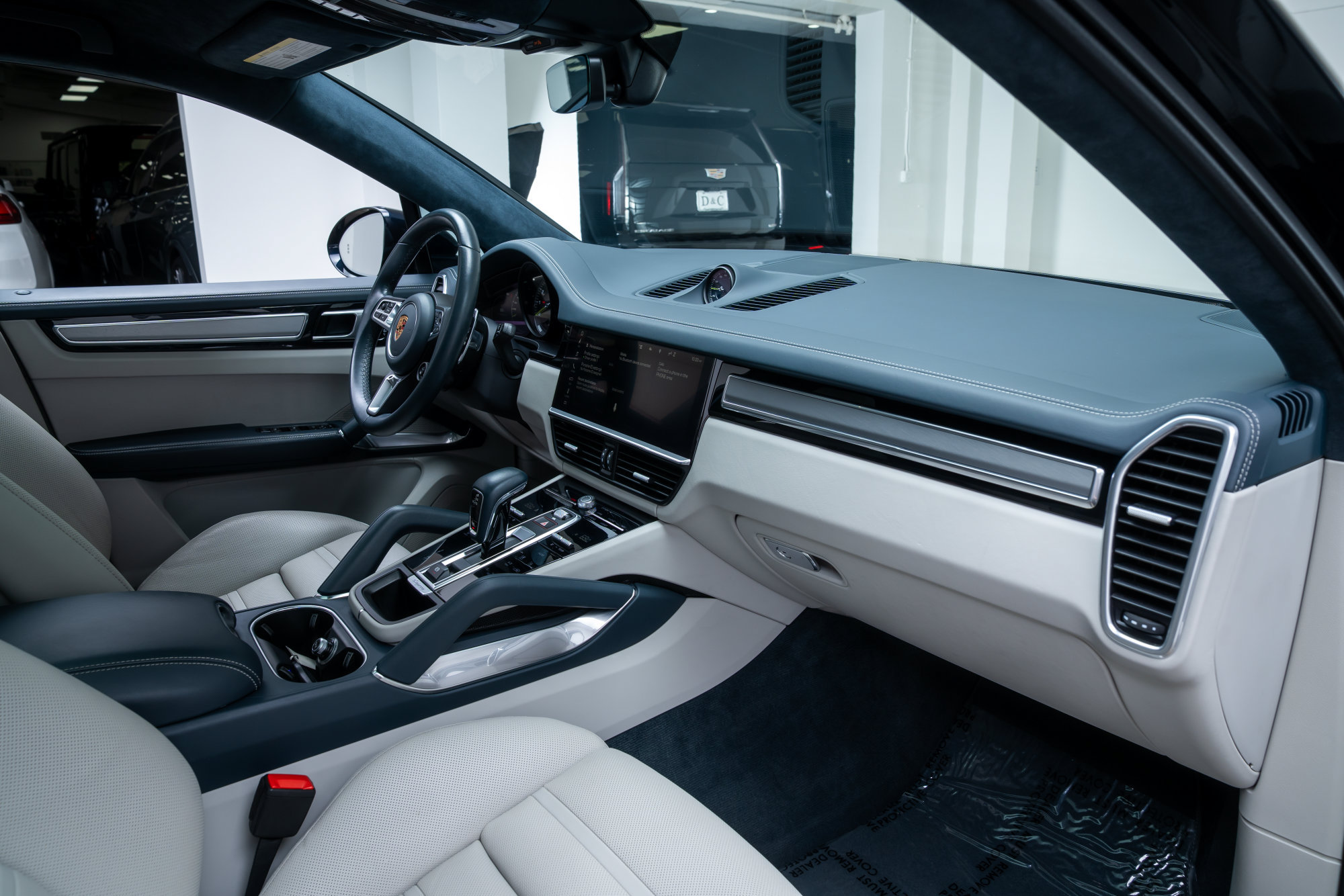 Used 2020 Porsche Cayenne Turbo S AWD/4WD image 28