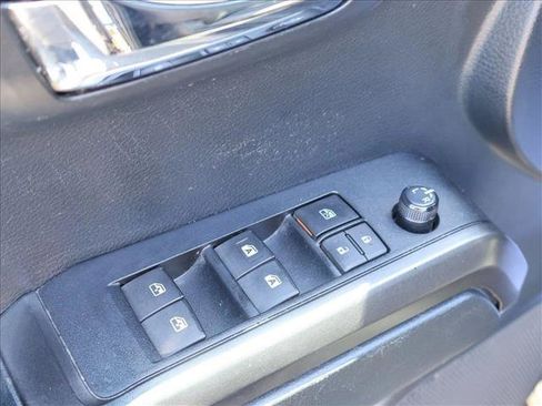 Used 2019 Toyota Tacoma TRD Off-Road AWD/4WD image 10