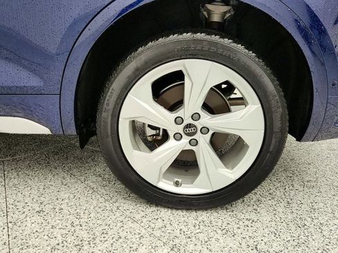 Used 2024 Audi Q5 2.0T Prestige w/ Prestige Package image 9