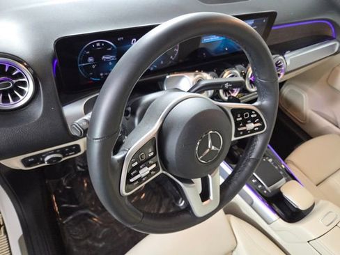 Used 2022 Mercedes-Benz GLB 250 GLB 250 image 16