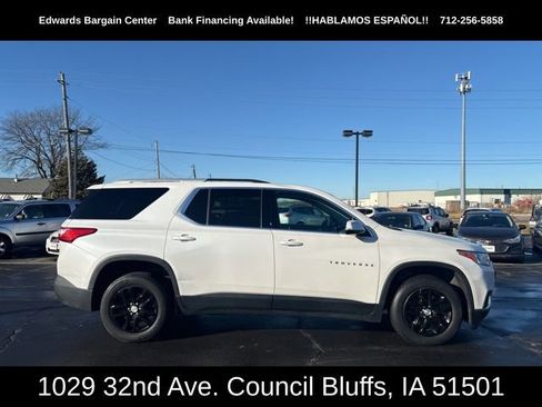Used 2018 Chevrolet Traverse LT image 1