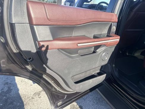 Used 2024 Ford Expedition Limited image 18