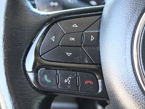 Used 2018 Jeep Renegade Altitude FWD image 24