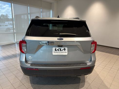 Used 2023 Ford Explorer XLT RWD image 4