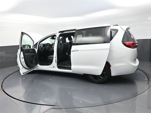 New 2026 Chrysler Pacifica Select image 29