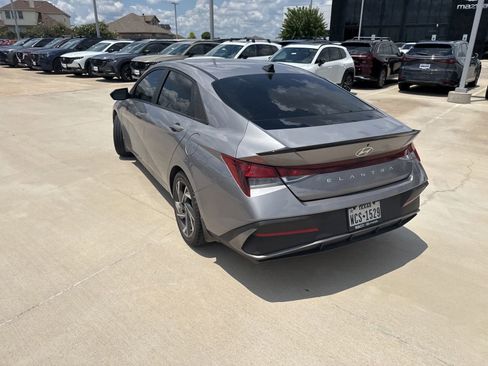 Used 2025 Hyundai Elantra Sport FWD image 13
