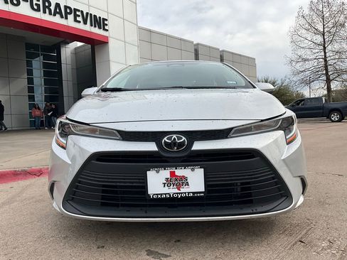 Used 2025 Toyota Corolla LE image 3