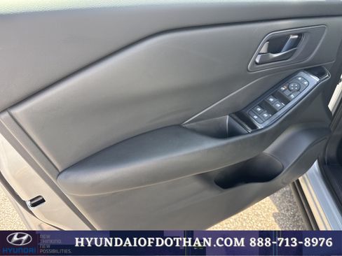 Used 2024 Nissan Rogue S FWD image 7