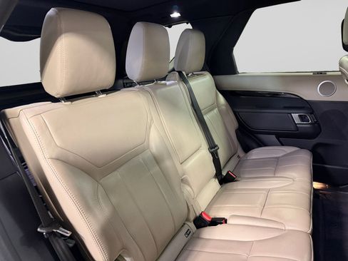 Used 2018 Land Rover Discovery SE AWD/4WD image 24