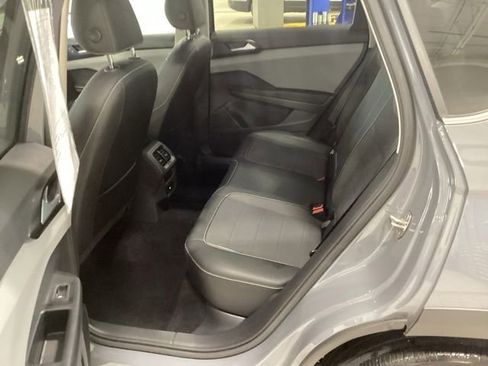 Used 2023 Volkswagen Taos SE w/ Panoramic Sunroof Package AWD/4WD image 12