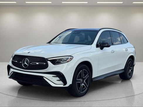 Used 2024 Mercedes-Benz GLC 300 4MATIC image 1