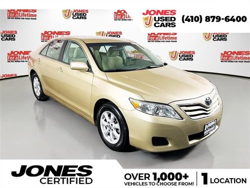 Used 2010 Toyota Camry LE image 1