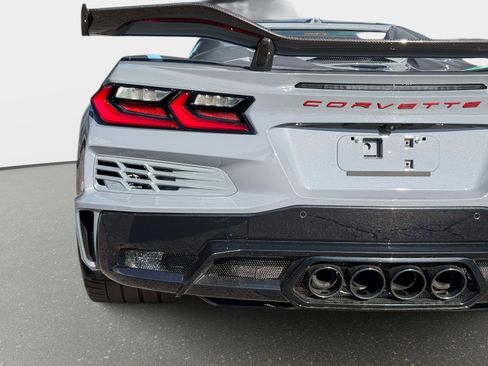 Used 2025 Chevrolet Corvette Z06 image 23