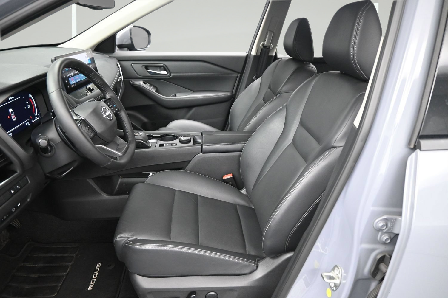 Certified 2025 Nissan Rogue SL w/ Tech Package AWD/4WD image 9