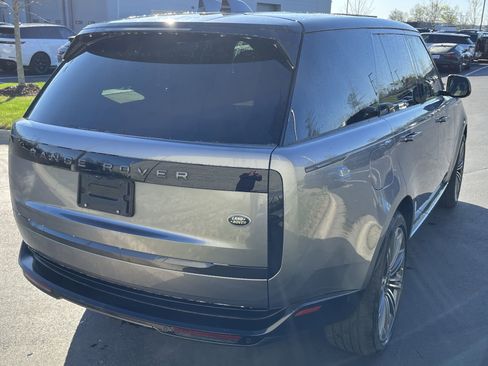 Used 2023 Land Rover Range Rover SE image 7