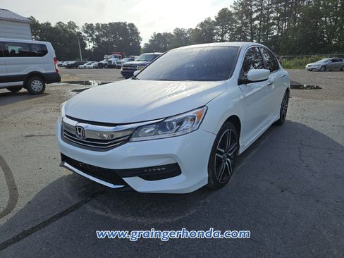 Used 2017 Honda Accord Sport image 2