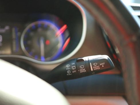 Used 2019 Chrysler Pacifica Touring-L FWD image 19