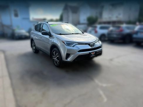 Used 2016 Toyota RAV4 LE AWD/4WD image 2