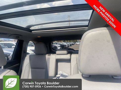 Used 2018 Toyota Highlander Limited Platinum AWD/4WD image 9